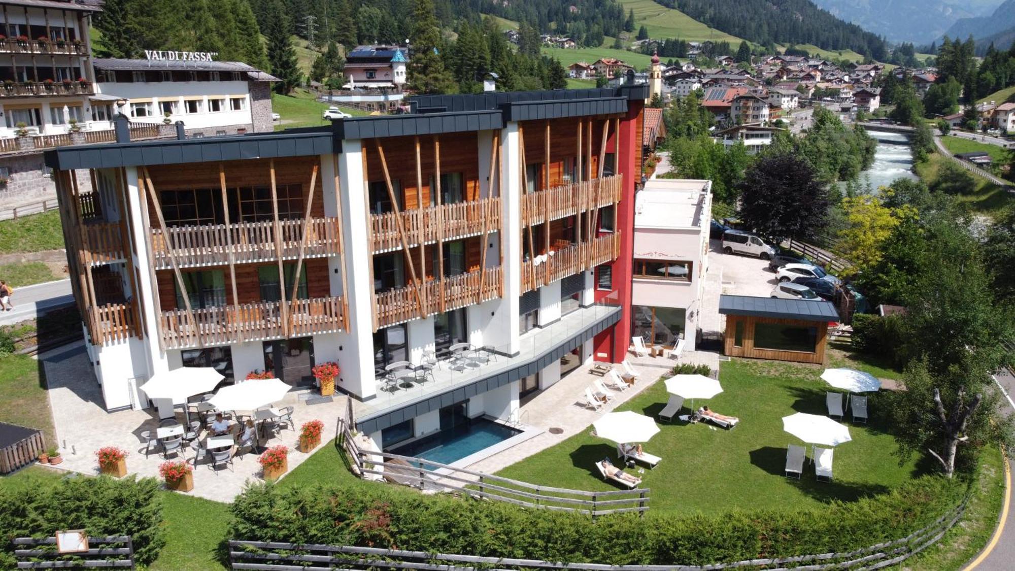 Hotel Miravalle Soraga di Fassa Exterior foto