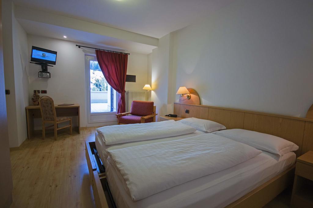 Hotel Miravalle Soraga di Fassa Exterior foto