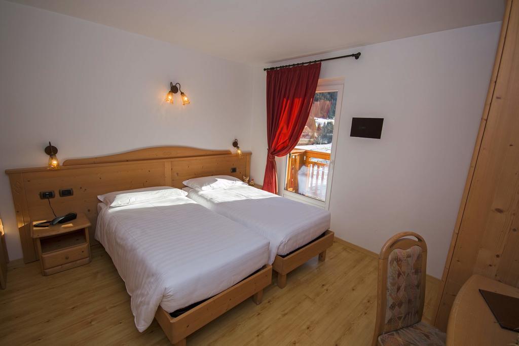 Hotel Miravalle Soraga di Fassa Exterior foto