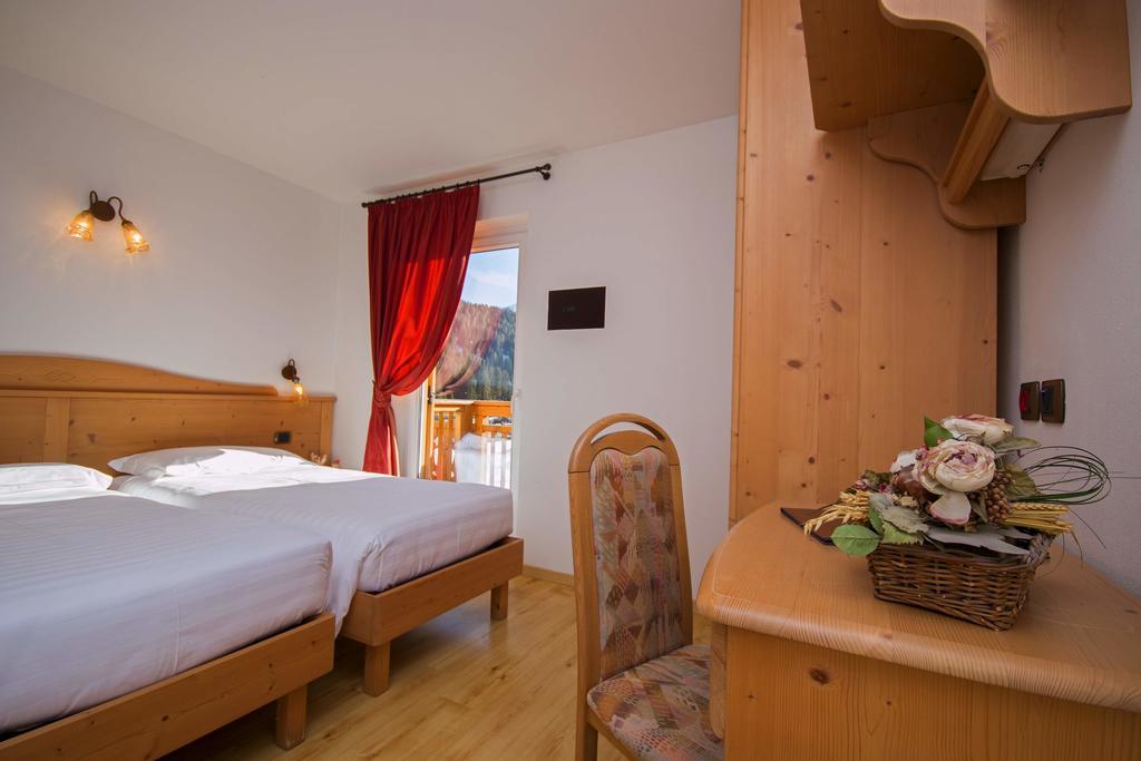 Hotel Miravalle Soraga di Fassa Exterior foto